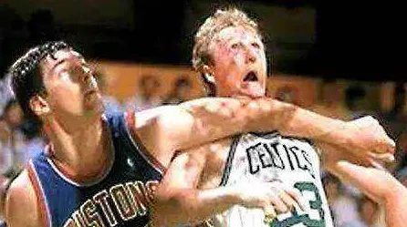 NBA恶犯排行榜，当赛场暴力成为武器，谁才是真正的恶人？
