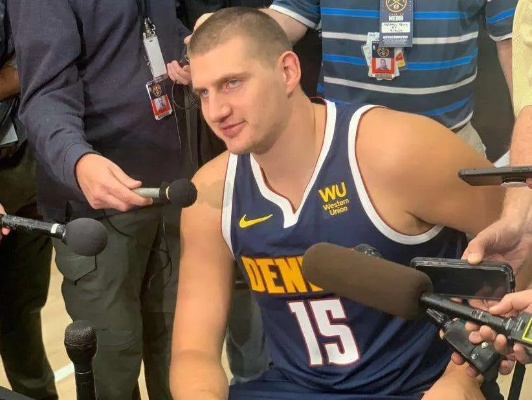 约基奇为什么不减肥？解密NBA第一灵活胖子的生存哲学