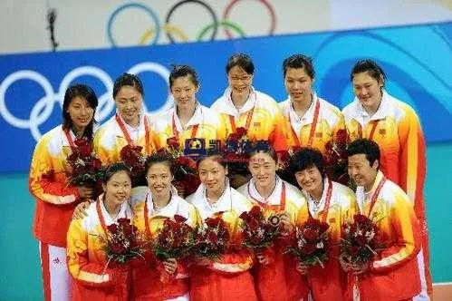 永不落幕的瞬间，2008奥运会女排队员的荣耀与坚守